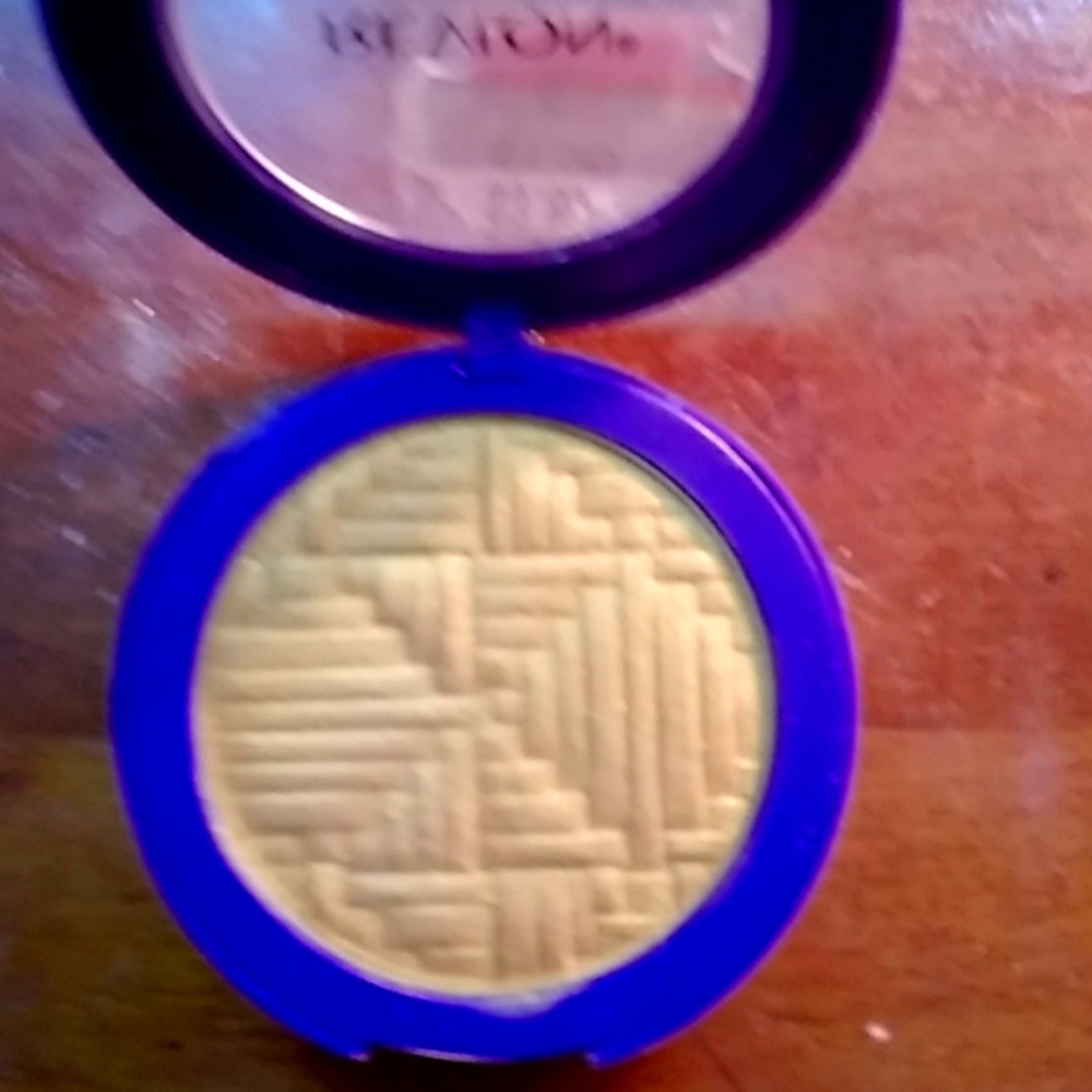 RARE REVLON HIGHLIGHTER